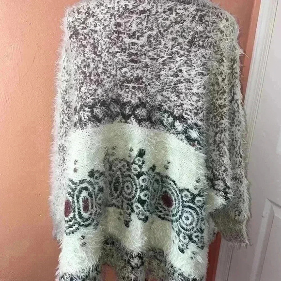 BCBGMAXAZRIA Sweater - Picture 2 of 3